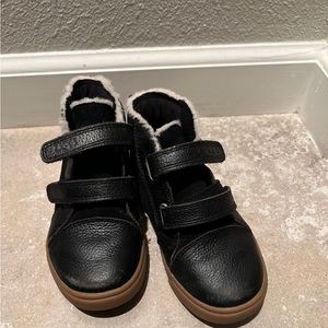 Boys Ugg shoes size 10c